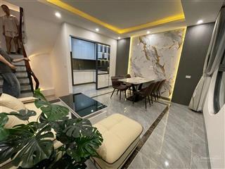 Gấp! hơn 8 tỷ 30m2, 5m mặt tiền nhà 5 tầng yên hoà  ngõ ba gác  vài bước ra phố  nội thất xịn.