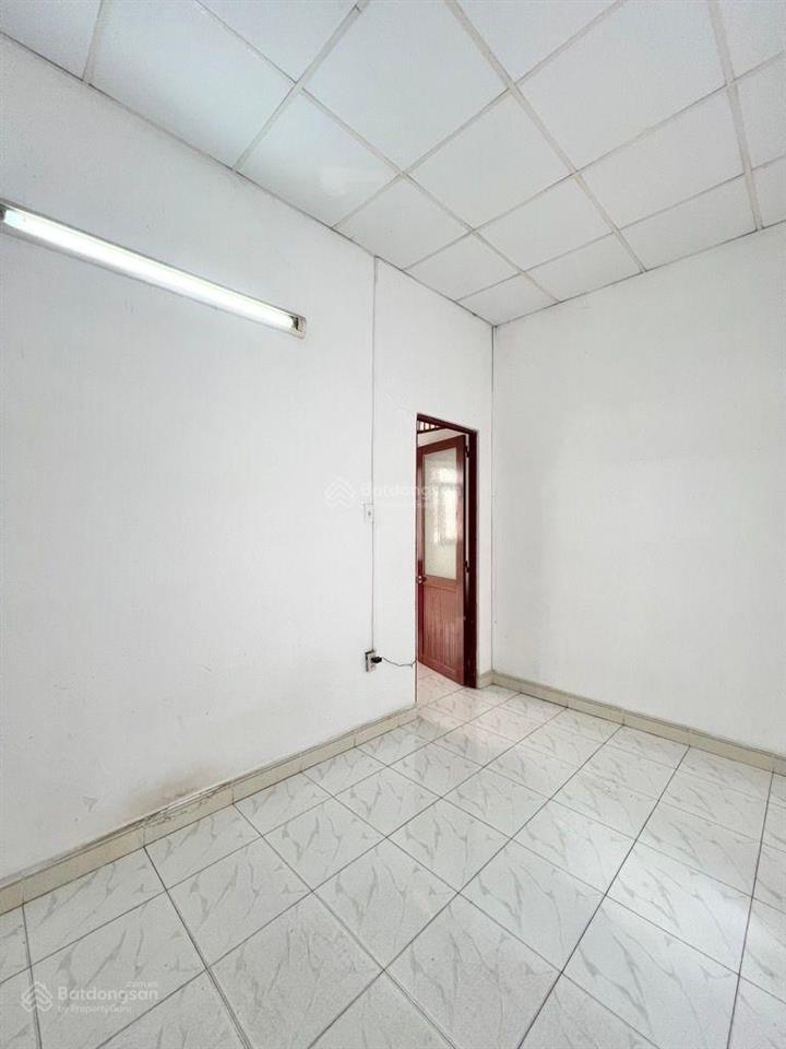 Bán nhà 2 tầng ngay lê đình cẩn diện tích 102m2 kết cấu 2 tầng + 3 phòng trọ cho th