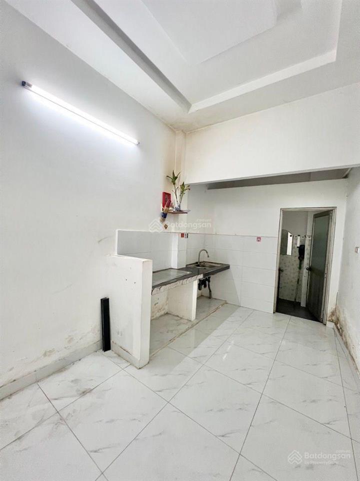 Bán nhà 2 tầng ngay lê đình cẩn diện tích 102m2 kết cấu 2 tầng + 3 phòng trọ cho th