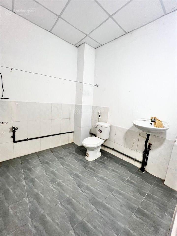 Bán nhà 2 tầng ngay lê đình cẩn diện tích 102m2 kết cấu 2 tầng + 3 phòng trọ cho th