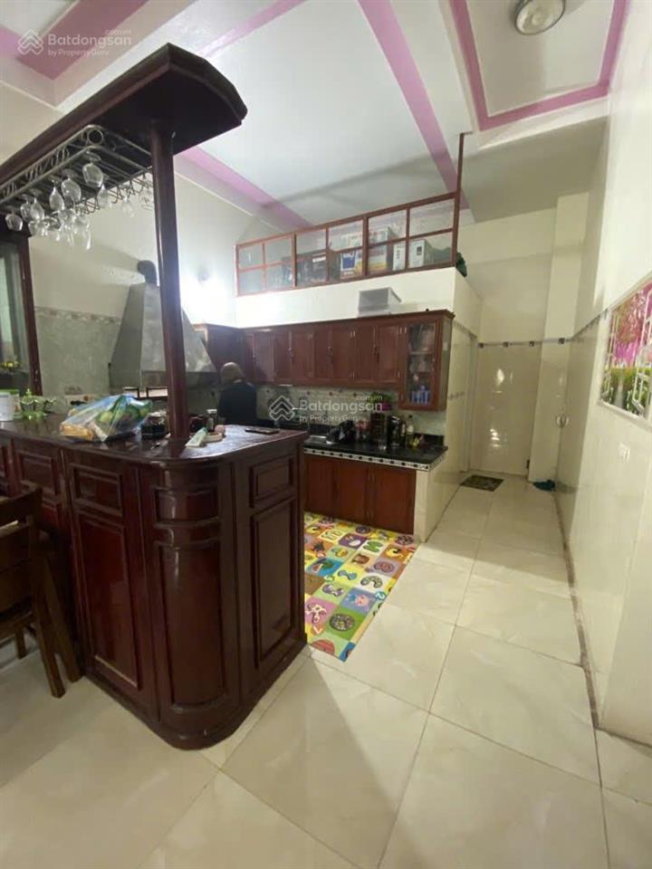 Chính chủ bán gấp dt 176m2, tặng nhà 3 tầng, 5 phòng ngủ rộng. đẹp như mới