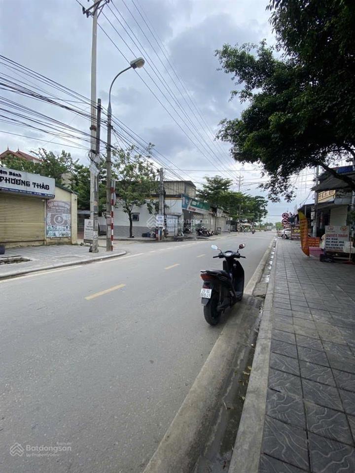 Chính chủ bán gấp dt 176m2, tặng nhà 3 tầng, 5 phòng ngủ rộng. đẹp như mới