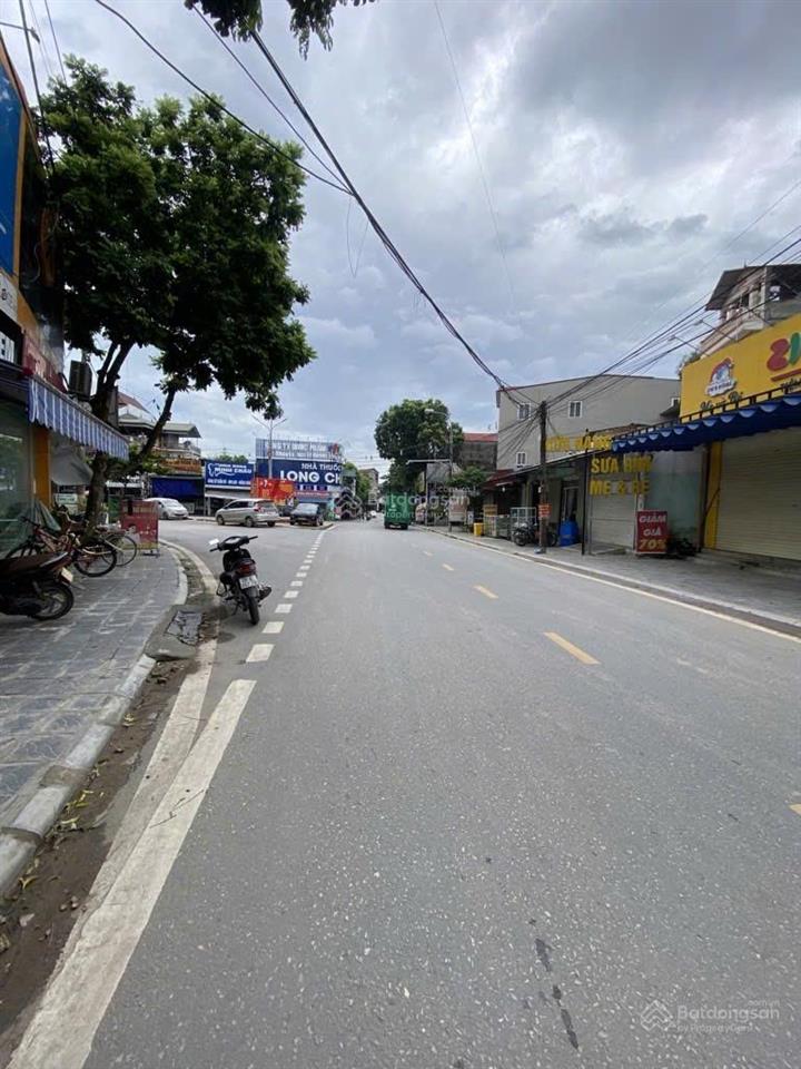 Chính chủ bán gấp dt 176m2, tặng nhà 3 tầng, 5 phòng ngủ rộng. đẹp như mới