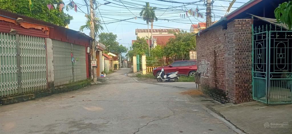 Chính chủ bán gấp dt 176m2, tặng nhà 3 tầng, 5 phòng ngủ rộng. đẹp như mới