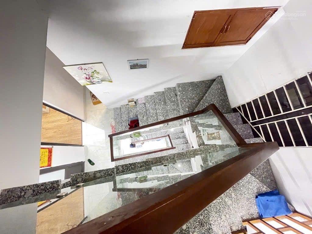 Chính chủ bán hơn 3 tỷ xíu, 43 m2. tặng nhà 2 tầng rưỡi. cạnh chợ chi đông, quang minh