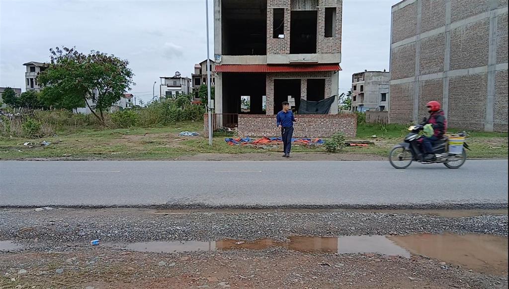 Đất kinh doanh , siêu đẹp siêu hiếm . chính chủ cần tiền . bán gấp .