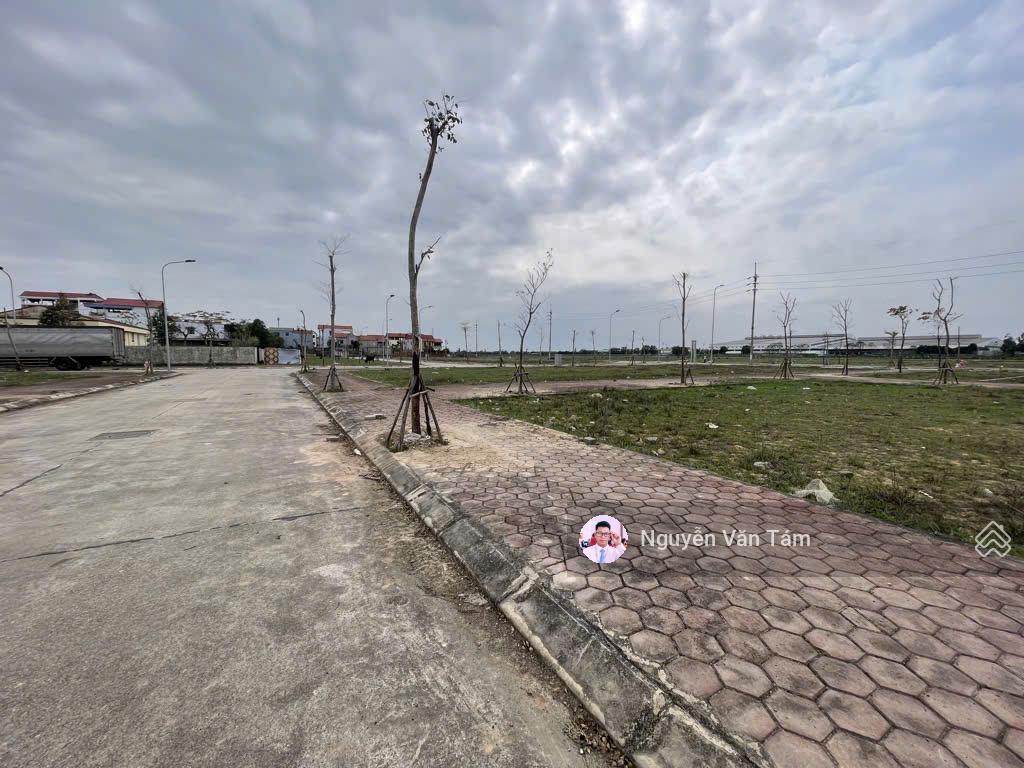 Bán gấp  đất vàng kim hoa siêu phẩm vị trí cực đẹp đường rộng mênh mông