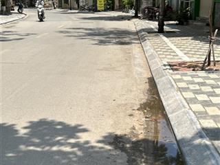 Chính chủ cần bán nhà đất mặt phố phú xá, tây hồ siêu đẹp. 75m2 mặt tiền 4.2m giá chỉ 24.6 tỷ
