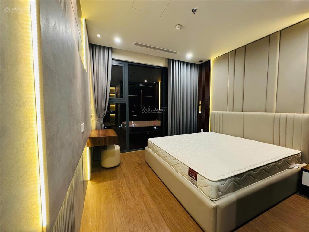 Cho thuê chung cư hà đô park view  cầu giấy. 130m2  3 ngủ  đủ đồ  21 triệu. 0565 313 ***