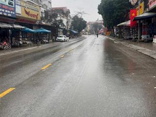 Đất đối diện cổng trường đại học quốc gia