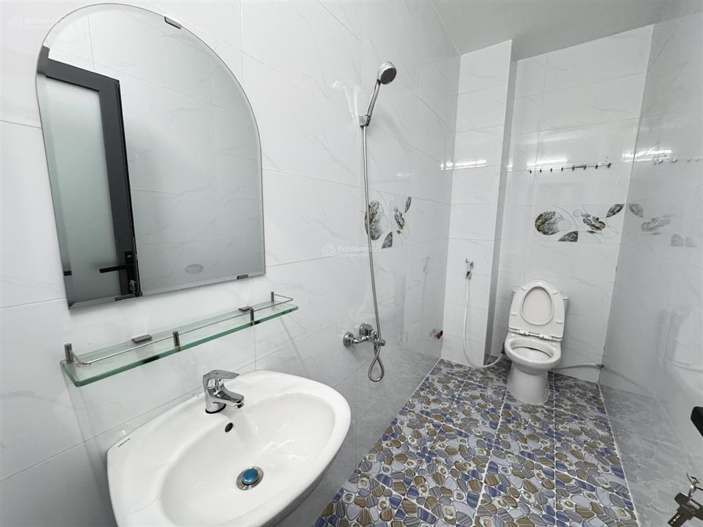 Cho thuê căn hộ 1 phòng ngủ ban công bóc seal tại quận 4