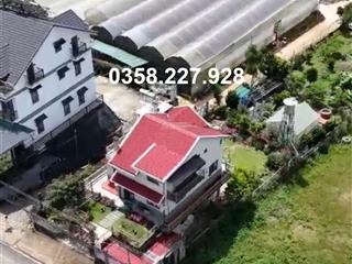 Villa sân vườn nghỉ dưỡng trung tâm đà lạt, view đồi thông, sau nhà có suối nhỏ.