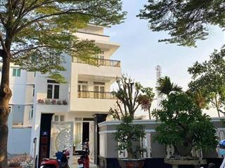 Bán 2 căn nhà biệt thự kdc gia hòa mặt tiền nguyễn đình thi, quận 9. giá 21,9 tỷ và 25 tỷ, sổ hồng.