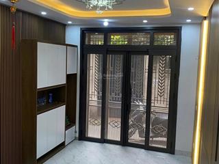 Nhà trung kính 46,5m2. 5 tầng đẹp vị trí vàng, ngõ thông ra nguyễn chánh