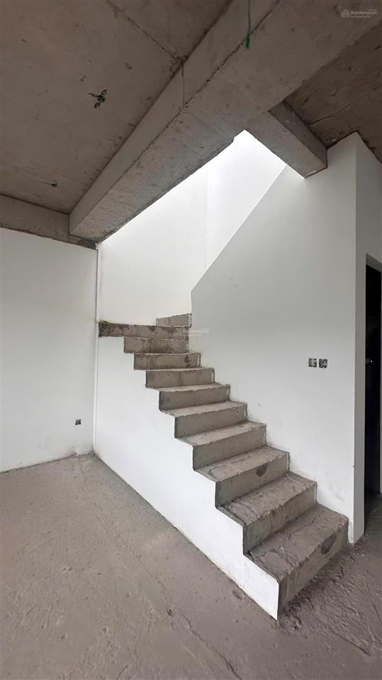 Bán gấp shophouse dragon village giá tốt 8,3 tỷ, 105m2 ở phú hữu, q9, hcm