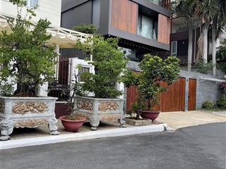 Bán căn nhà cấp 4 mặt tiền đường quốc hương, p. thảo điền, tp. hcm