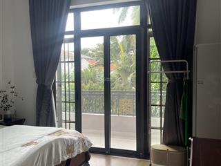 Bán căn nhà mặt tiền đường kinh doanh buôn bán . sầm uất