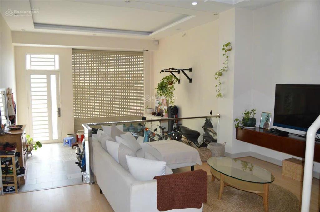 Bán căn nhà mặt tiền đường 62, phường thảo điền, vị trí đẹp rất thuận tiện sinh sống nơi đây