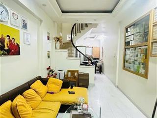 Bán nhà hoàng quốc việt, ngõ rộng ba gác tránh, 50m ra mặt phố, dân xây 36m2*5 tầng, full nội thất