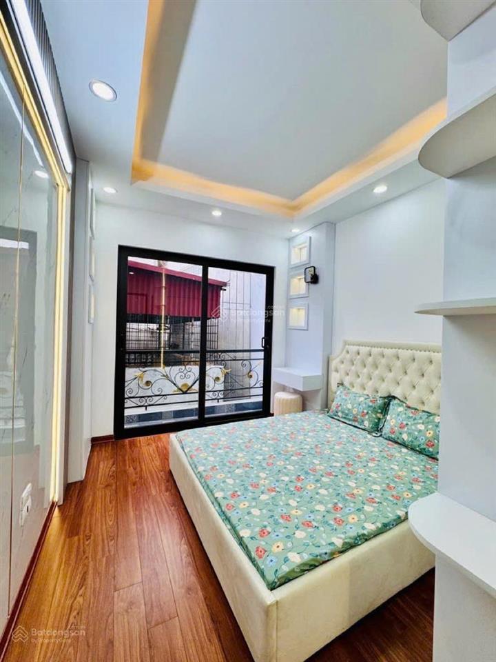 Siêu hot! bán nhà phố đội cấn, phân khúc hiếm, dân xây 30m2*5t tặng full nội thất, ở ngay