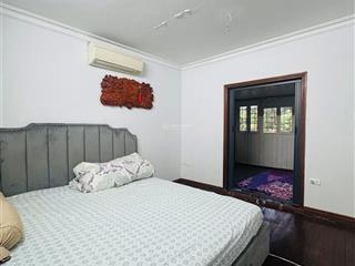 Bán nhà tập thể giảng võ, 2 thoáng trước sau, view hồ, oto chân toà nhà, 75m2 2 ngủ, tặng full nt
