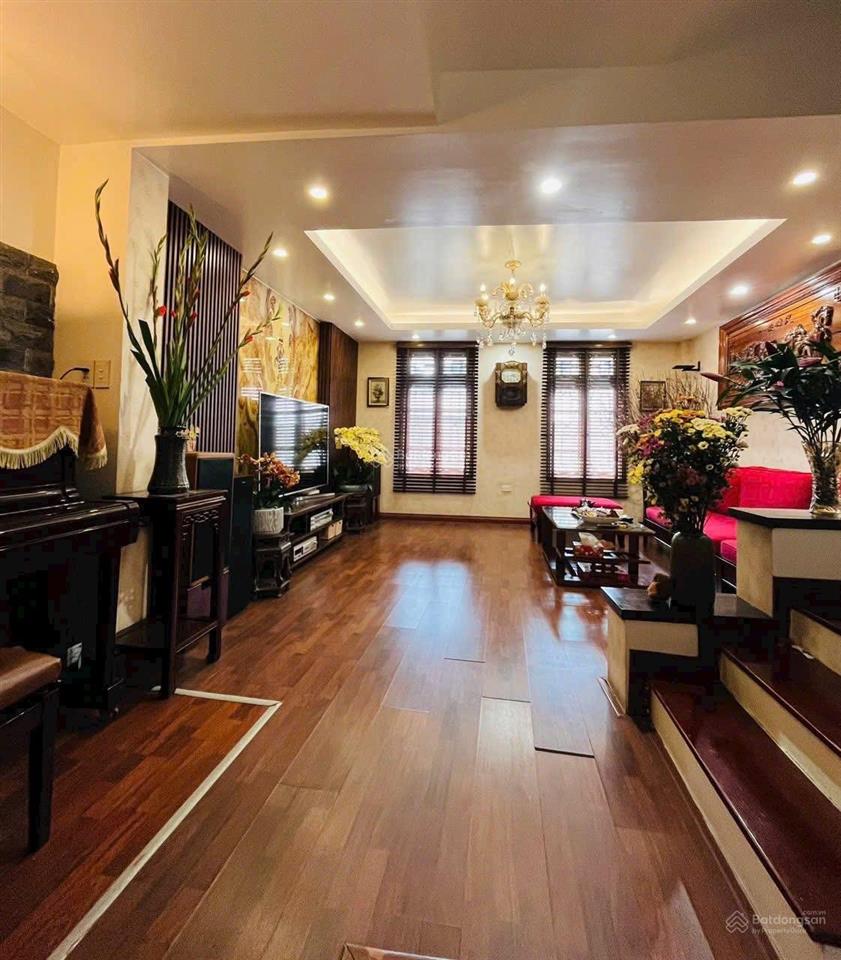 Bán nhà thuỵ khuê, 20m ra oto, ngõ thông trước nhà rộng thoáng sáng, dân xây 36m*6t tặng full nt