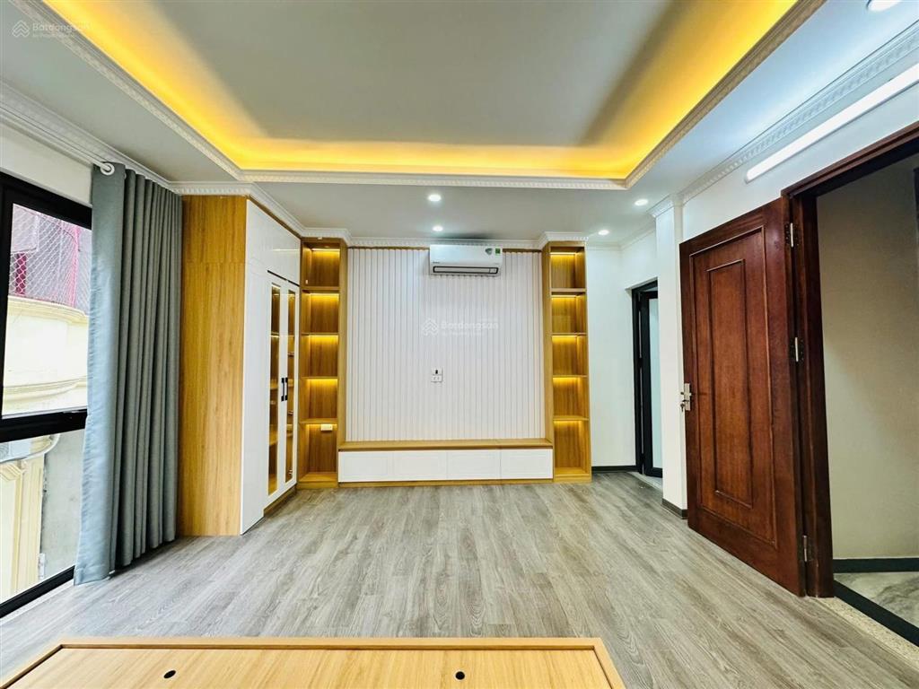 Vip!!! hoàng hoa thám, 6 tầng thang máy, 100m ra ô tô, trước nhà siêu thoáng, full nội thất ở ngay