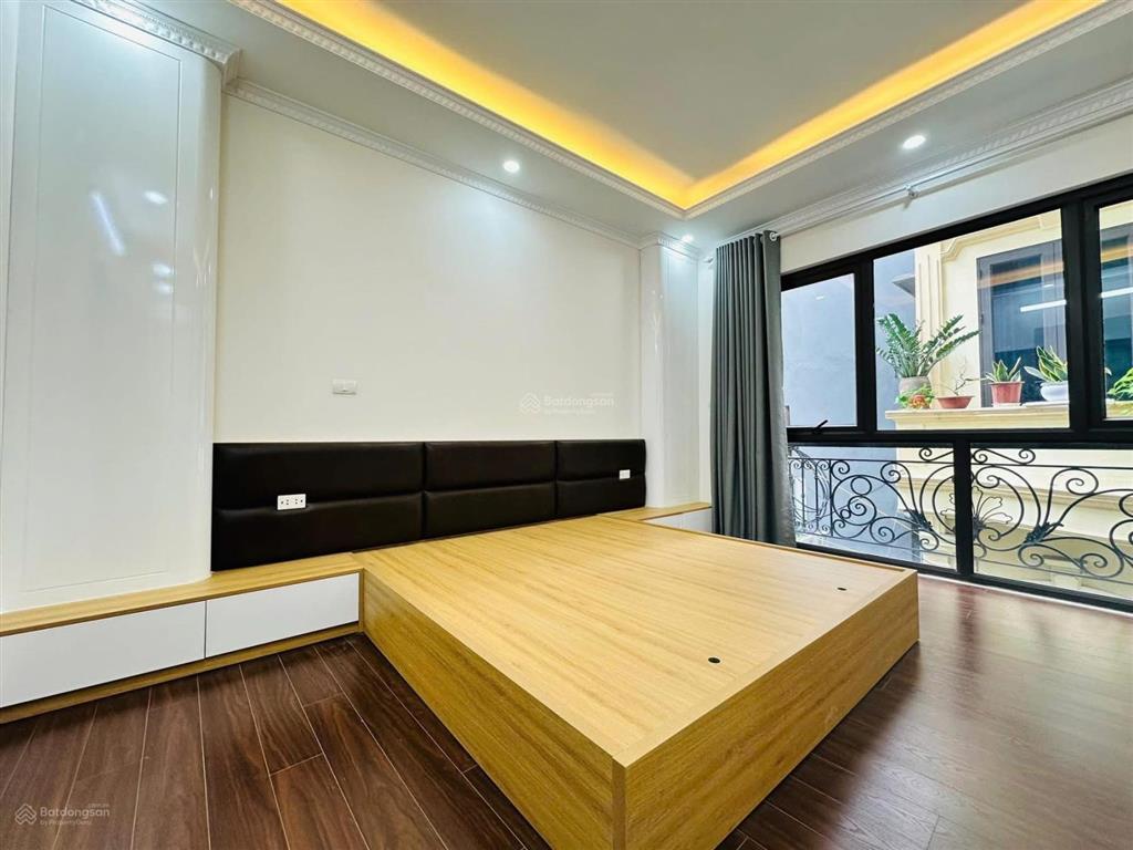 Vip!!! hoàng hoa thám, 6 tầng thang máy, 100m ra ô tô, trước nhà siêu thoáng, full nội thất ở ngay