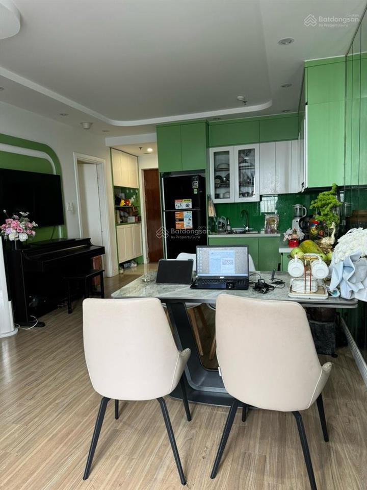 Bán căn hộ cccc liễu giai tower, tầng cao, 64m, 2 ngủ, khách bếp, 2wc, 2 logia, tặng full nội thất