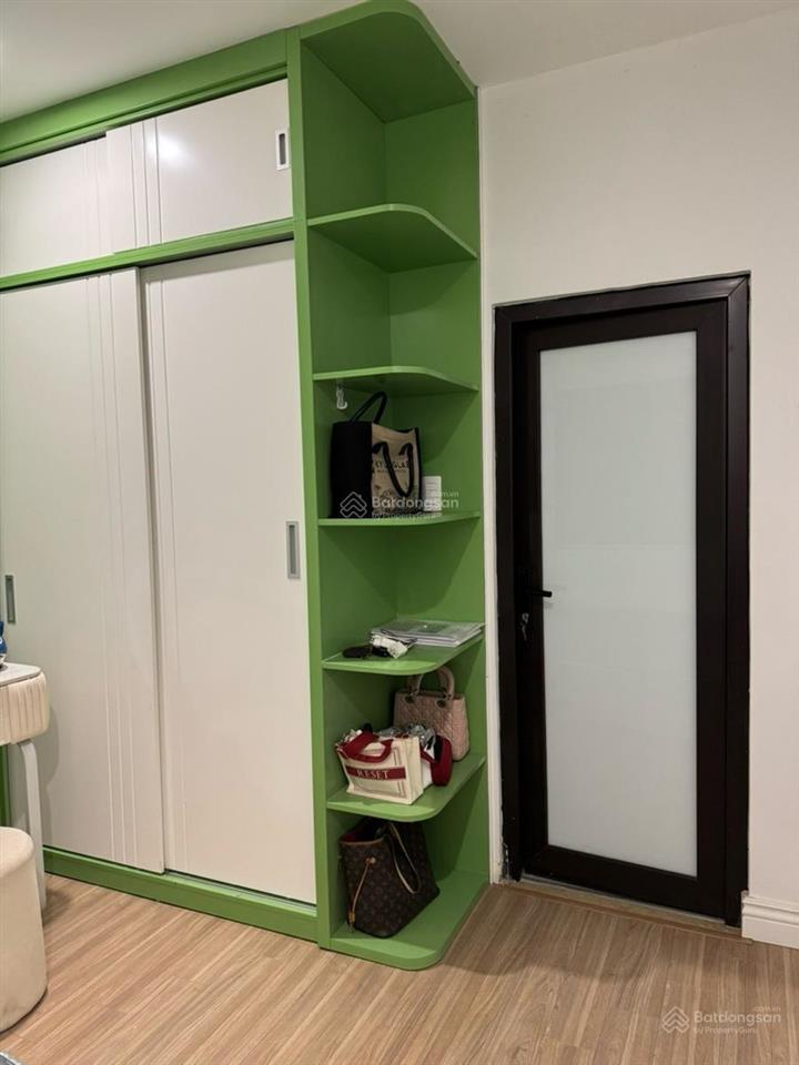 Bán căn hộ cccc liễu giai tower, tầng cao, 64m, 2 ngủ, khách bếp, 2wc, 2 logia, tặng full nội thất