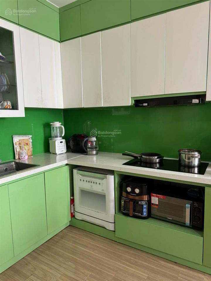 Bán căn hộ cccc liễu giai tower, tầng cao, 64m, 2 ngủ, khách bếp, 2wc, 2 logia, tặng full nội thất