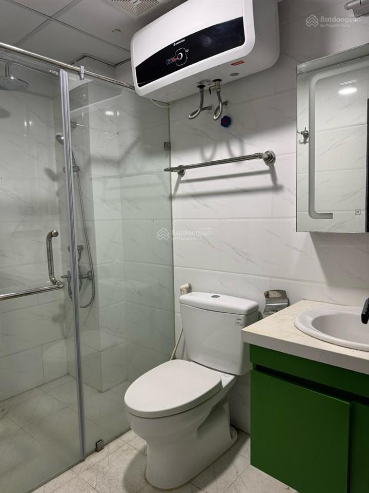 Bán căn hộ cccc liễu giai tower, tầng cao, 64m, 2 ngủ, khách bếp, 2wc, 2 logia, tặng full nội thất