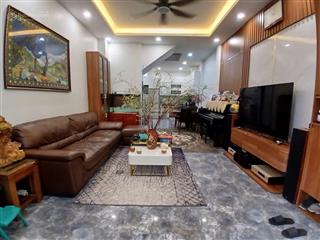 Nhà đẹp cầu giấy, 52m2, 5 tầng, ôtô đỗ cửa, lô góc 2 thoáng, full nội thất nhập khẩu, hơn 8 tỷ