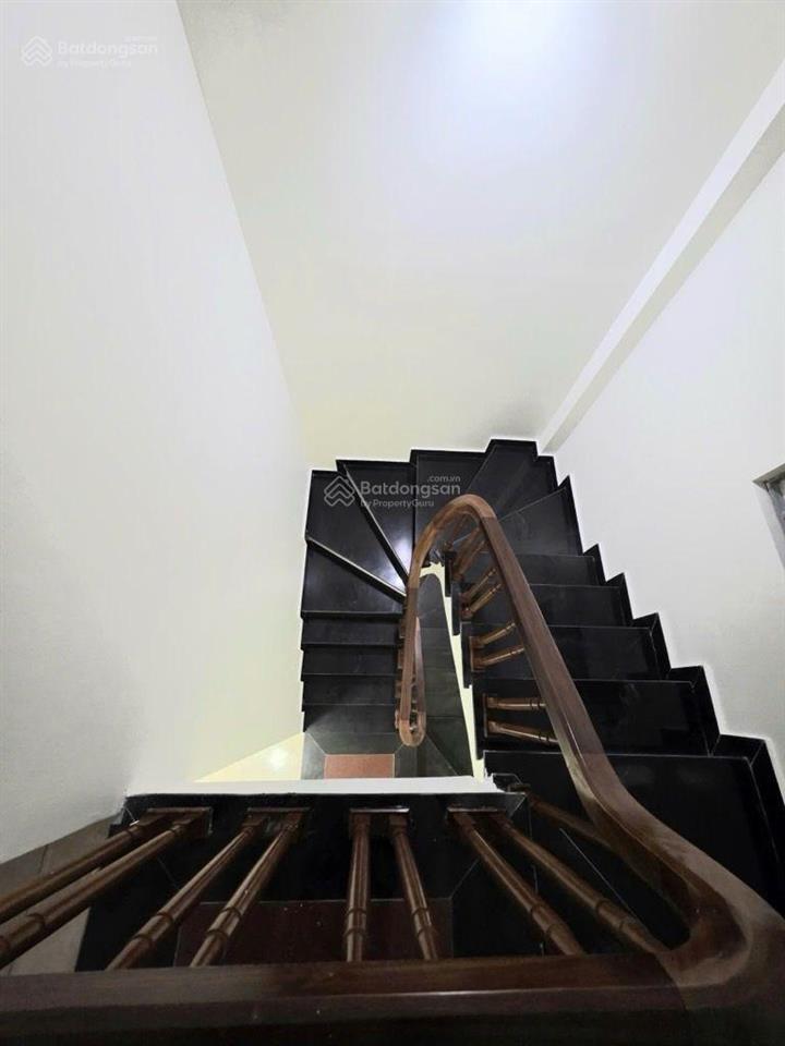 Nhà đẹp 40m2hơn 8 tỷ tặng 100% nội thất  trước nhà 3 gác tránh phóng vèo vèo  2 thoáng.