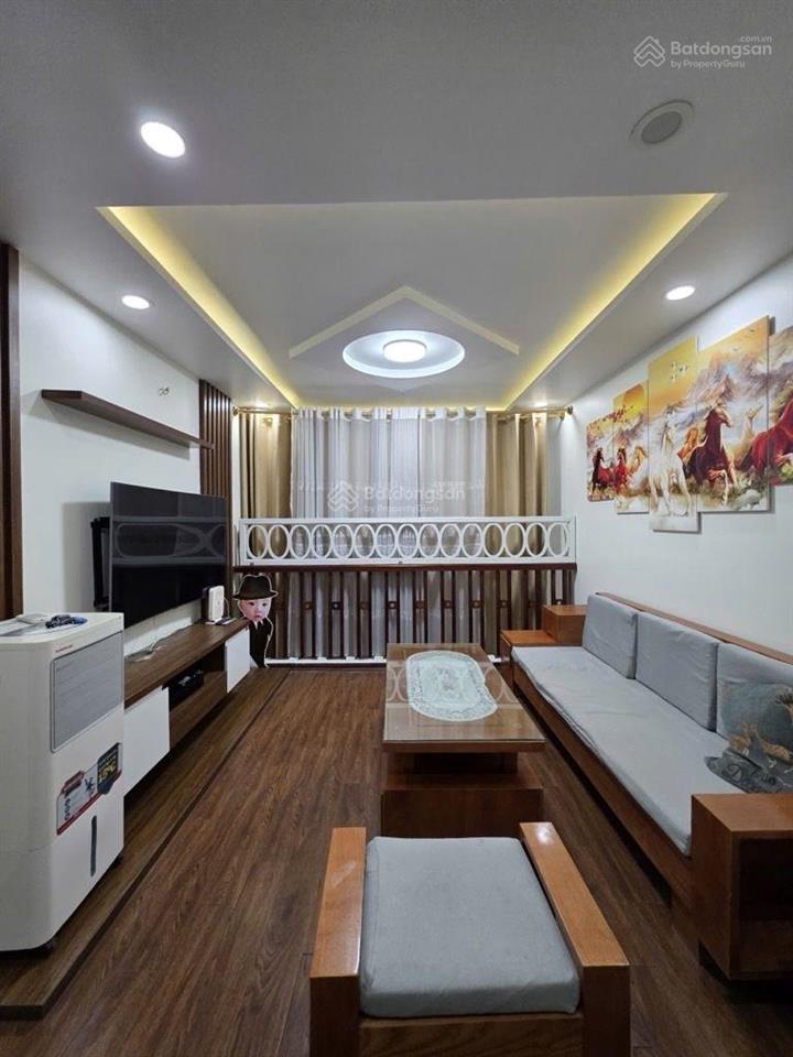 Nhà đẹp 40m2hơn 8 tỷ tặng 100% nội thất  trước nhà 3 gác tránh phóng vèo vèo  2 thoáng.