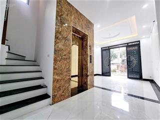 Nhỉnh 8 tỷ nhà xuân đỉnh có thang máy