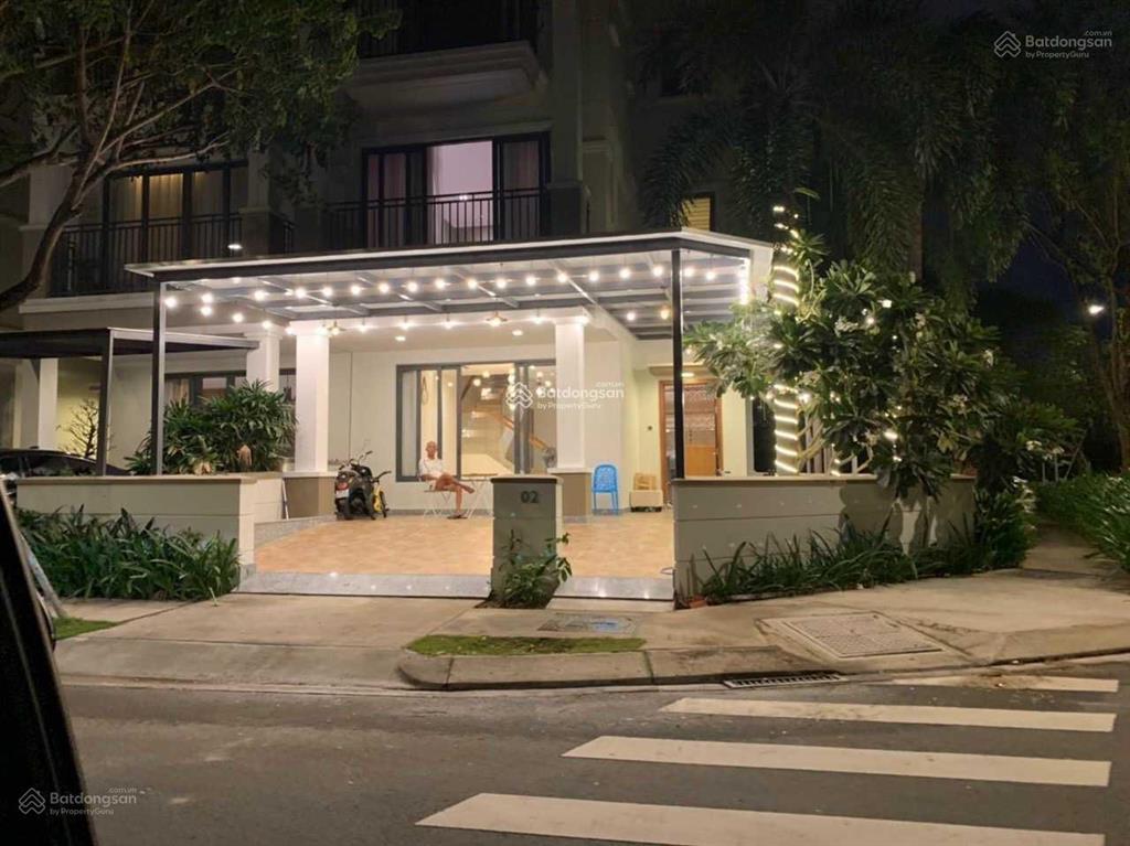 Kẹt tiền gấp bán biệt thự nine south 7x17.5m nhà thô, full nội thất 7x20m giá 15,5 tỷ. 0909 127 ***