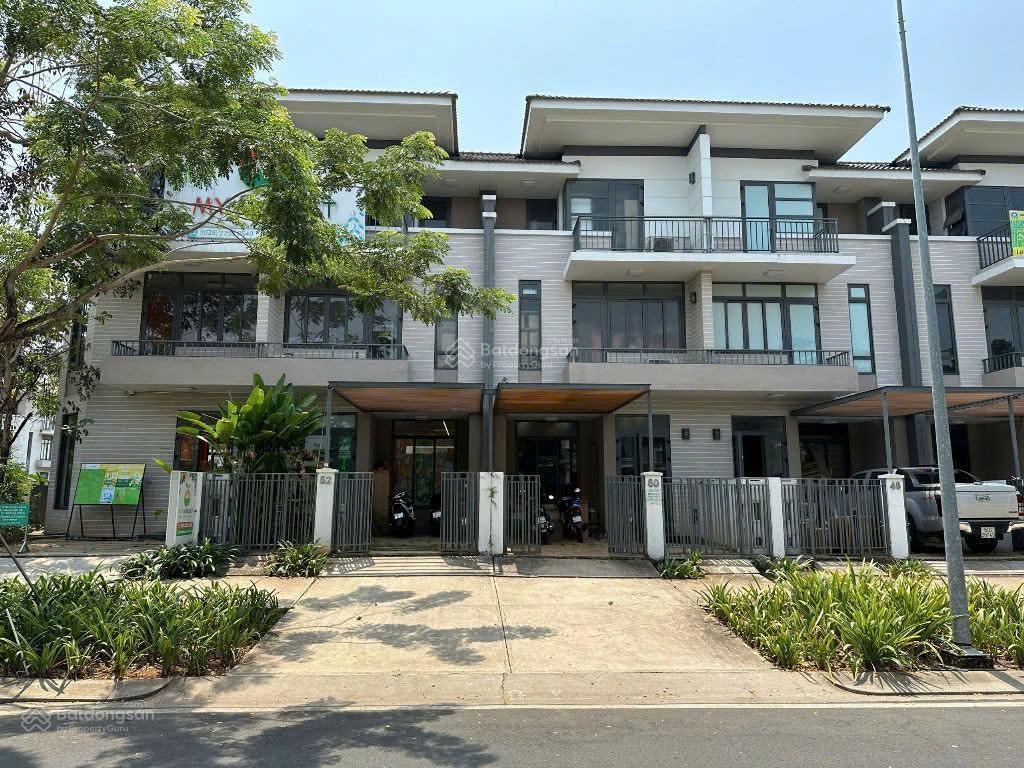 Cần bán gấp nhà phố khu lavila kiến á, 5.5x17.6m, full nội thất, giá 12,4 tỷ,  0909 127 ***