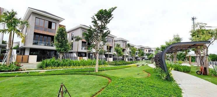 Cần bán gấp nhà phố khu lavila kiến á, 5.5x17.6m, full nội thất, giá 12,4 tỷ,  0909 127 ***