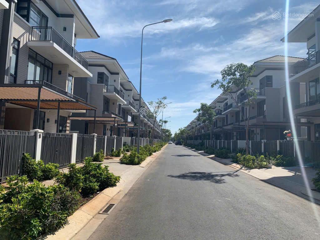 Cần bán gấp nhà phố khu lavila kiến á, 5.5x17.6m, full nội thất, giá 12,4 tỷ,  0909 127 ***