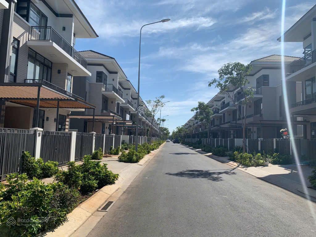 Ngộp bank cần bán gấp căn biệt thự khu compound lavila nhà bè, giá 11,6 tỷ