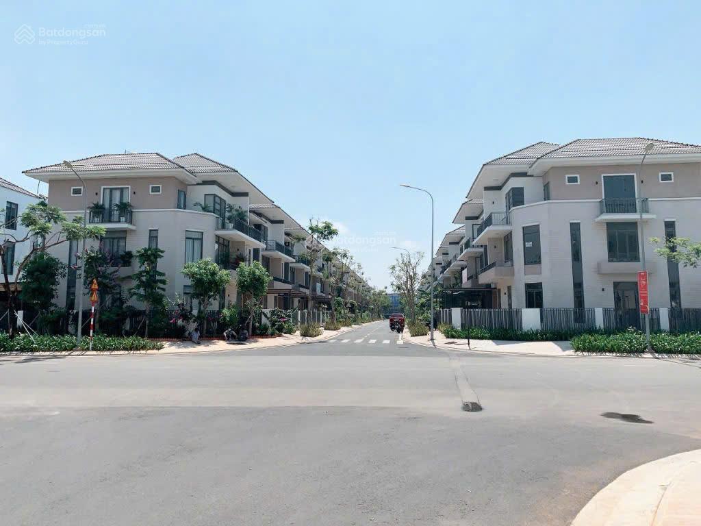 Ngộp bank cần bán gấp căn biệt thự khu compound lavila nhà bè, giá 11,6 tỷ