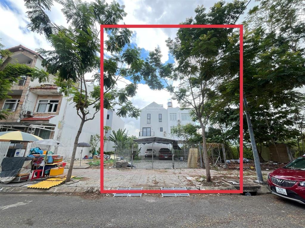 Cần bán gấp đất góc nhà phố mt đường 20m sadeco ven sông q7, dt 5x18m, giá 14 tỷ.  0909 127 ***