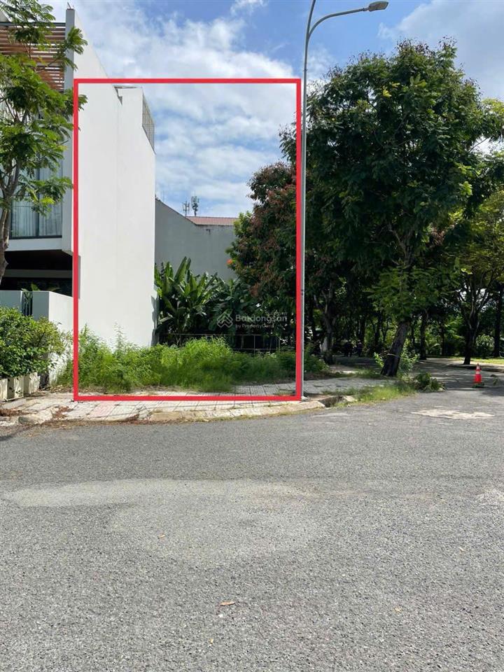 Cần bán gấp đất góc nhà phố mt đường 20m sadeco ven sông q7, dt 5x18m, giá 14 tỷ.  0909 127 ***