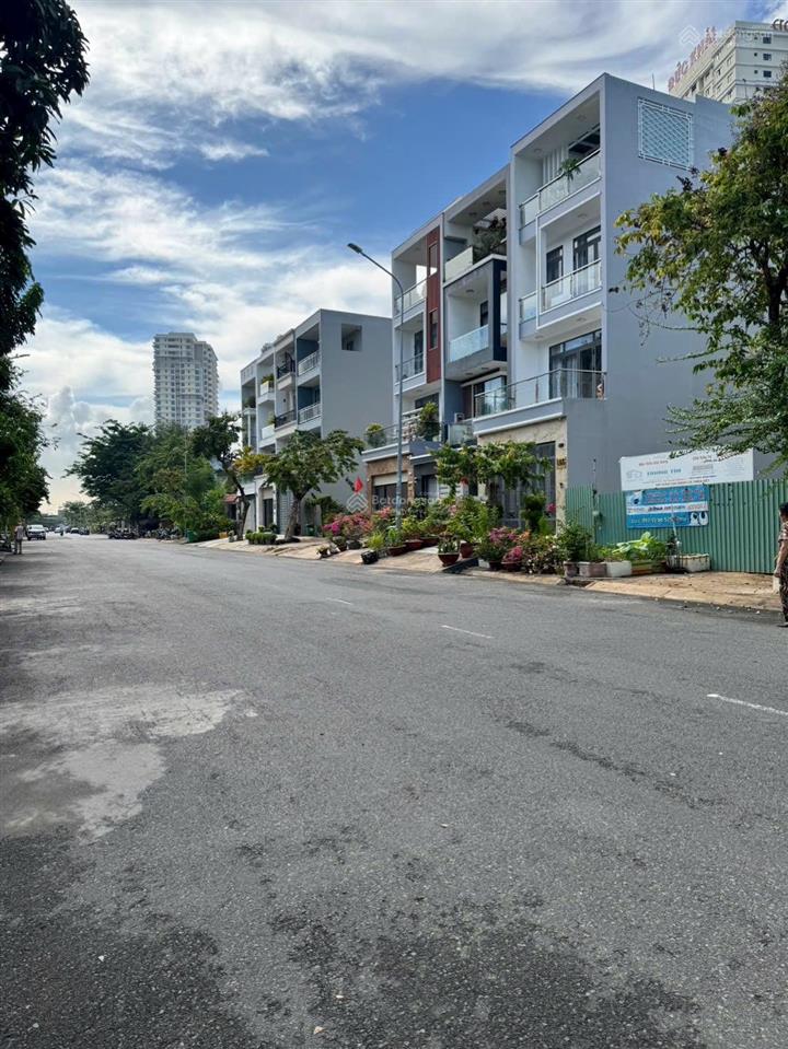 Chủ định cư bán gấp nhà phố tđc phú mỹ q7, mt đường lớn 20m, dt 5x22m, giá 14 tỷ. shr