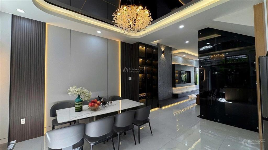 Chủ định cư bán gấp nhà phố tđc phú mỹ q7, mt đường lớn 20m, dt 5x22m, giá 14 tỷ. shr