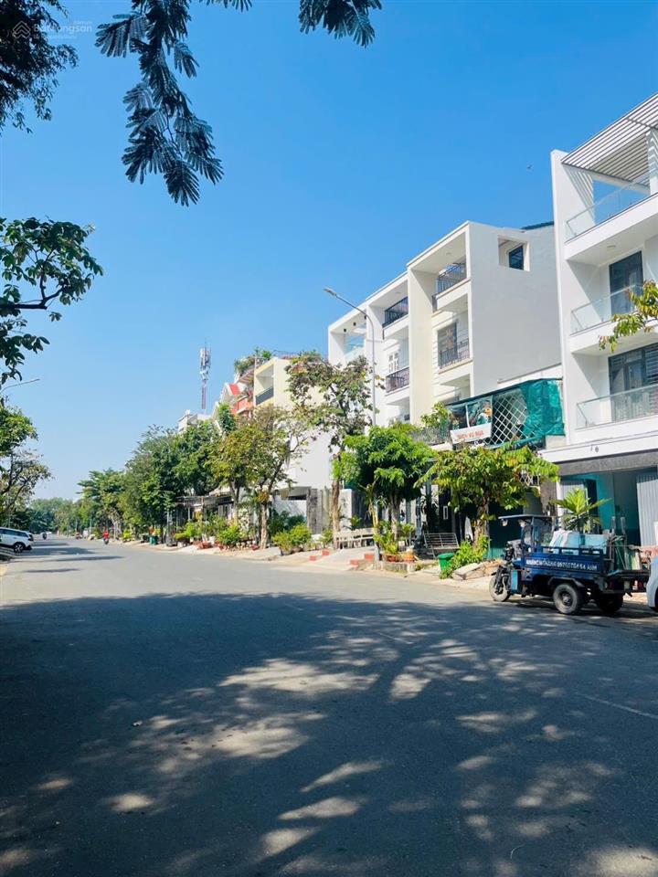 Chủ định cư bán gấp nhà phố tđc phú mỹ q7, mt đường lớn 20m, dt 5x22m, giá 14 tỷ. shr