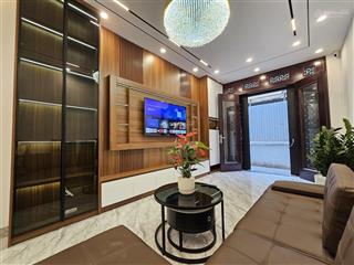 Siêu phẩm mới toanh 2 mặt thoáng  cách 1 nhà ra mặt phố vị trí đắc địa ô chờ thang máy dt 50m2