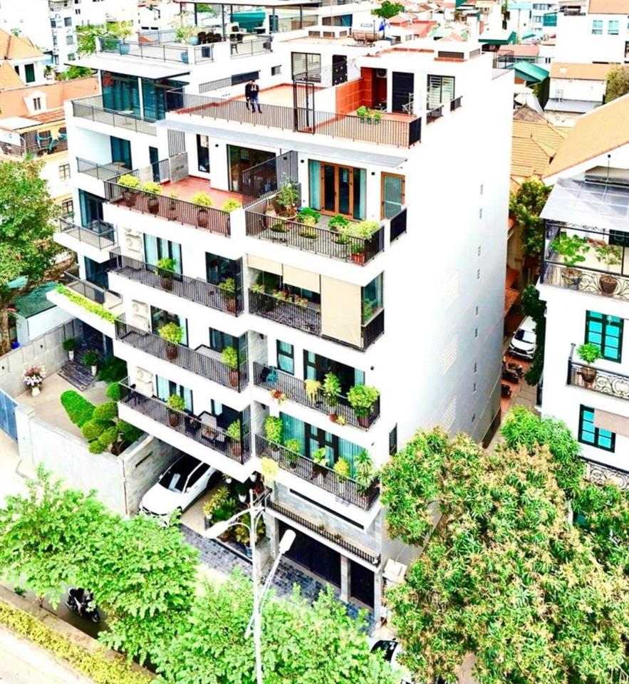 Bán tòa nhà 7 tầng thang máy  mặt phố nghi tàm  dòng tiền 5.000 usd/tháng  ô tô tránh