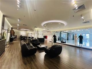 Mặt sàn vàng royal city tầng 1 trung tâm view quảng trường 416m2 thuê sẵn 80tr/tháng, giá 66,56 tỷ